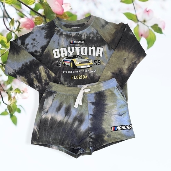 NASCAR Daytona Tie Dye sweater and short set - Picture 4 of 10